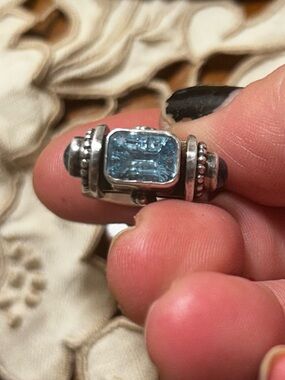 Navajo sterling silver topaz ring
Artist signed Juan Willie
Stunning